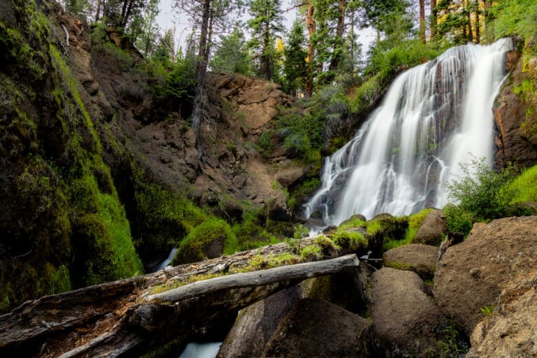 Waterfalls in California near Lassen Volcanic National Park and more places for beautiful scenic drives in Northern CA