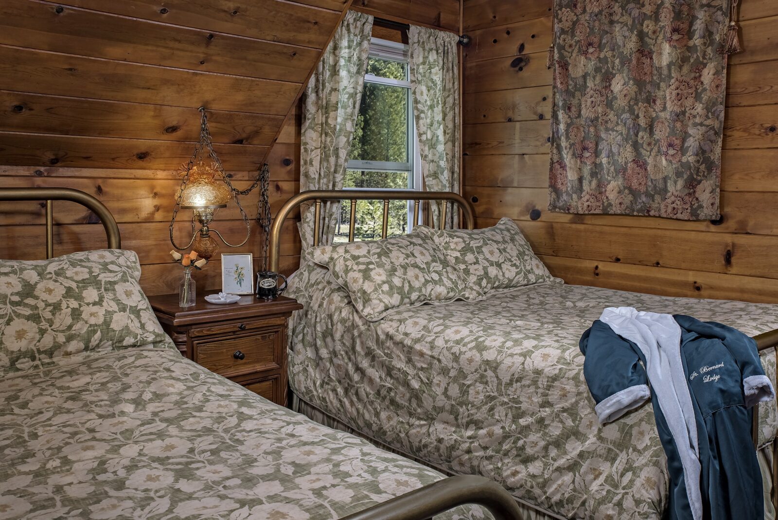 Wildflower Room at St Bernard Lodge, perfect for fall getaways